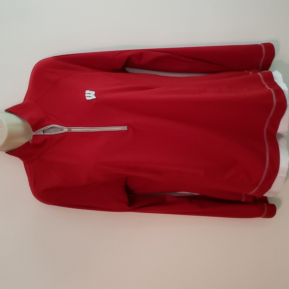 Wisconsin Badgers  Lambeau Field CB Dry Tec in a size XL.